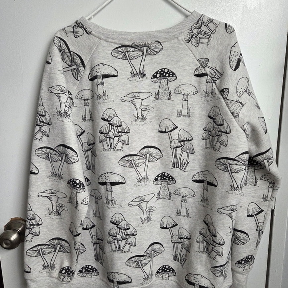 LA SOUL Gray and Black Mushroom Print Sweatshirt Womens Size 1X - Picture 8 of 11